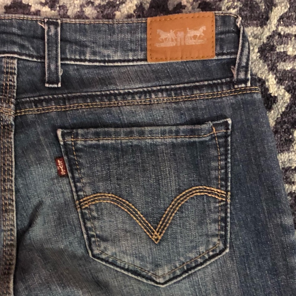 Levi’s Capris - Picture 3 of 7